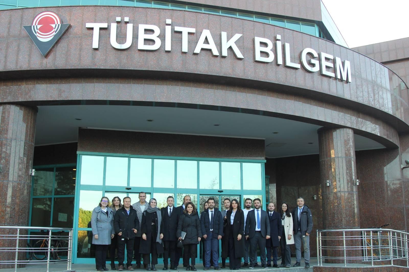 TÜBİTAK Bilişim ve Bilgi Güvenliği İleri Teknolojiler Araştırma Merkezi (BİLGEM) ziyaret edildi.